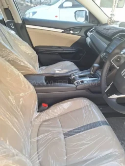 
										Honda Civic Oriel 1.8 i-VTEC CVT 2021 full									