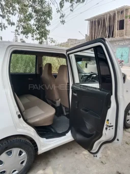 
										Suzuki Wagon R VXL 2015 full									