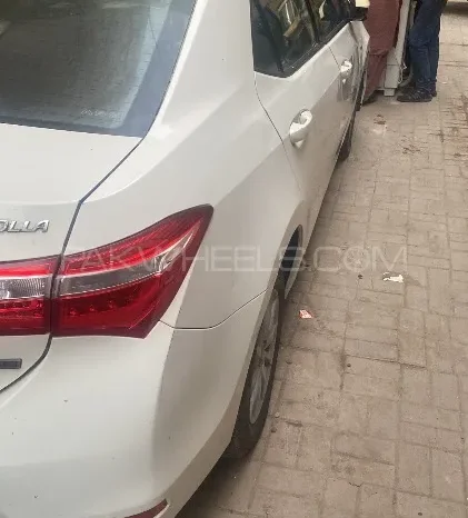 
								Toyota Corolla GLi Automatic 1.3 VVTi 2015 full									