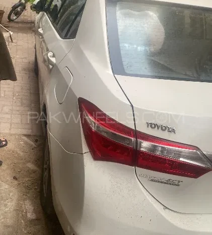 
								Toyota Corolla GLi Automatic 1.3 VVTi 2015 full									