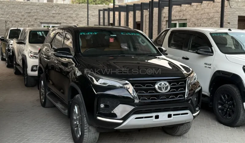 
								Toyota Fortuner 2.8 Sigma 4 2021 full									