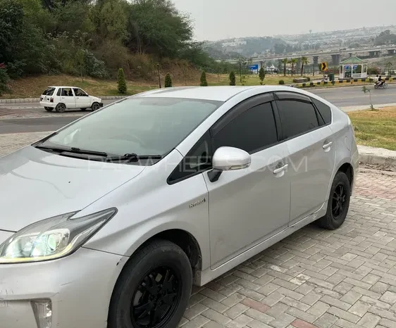 
								Toyota Prius S LED Edition 1.8 2013 full									