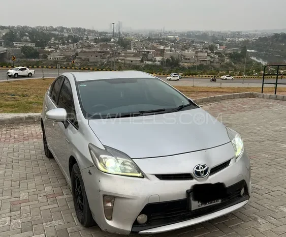 
								Toyota Prius S LED Edition 1.8 2013 full									