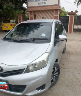 Toyota Vitz F 1.0 2012