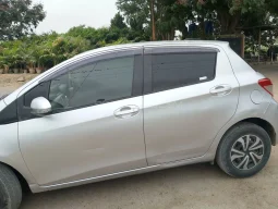 
										Toyota Vitz F 1.0 2012 full									