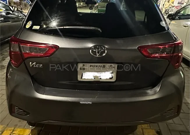 
								Toyota Vitz F 1.0 2018 full									