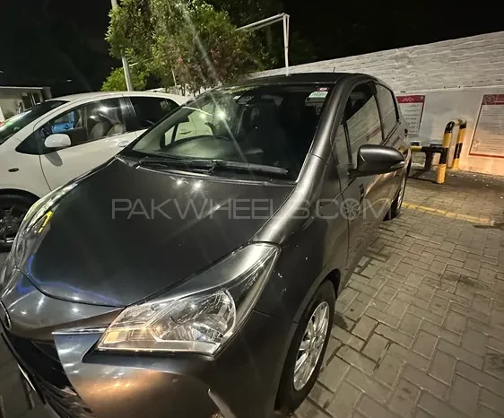
								Toyota Vitz F 1.0 2018 full									