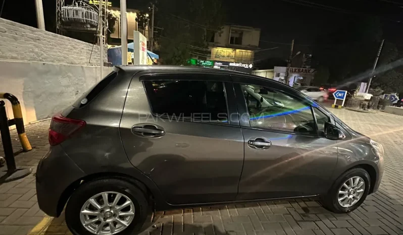 
								Toyota Vitz F 1.0 2018 full									