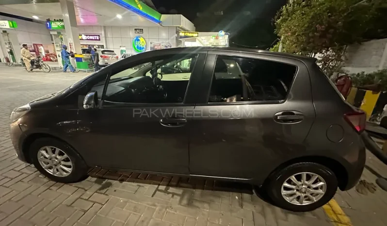 
								Toyota Vitz F 1.0 2018 full									